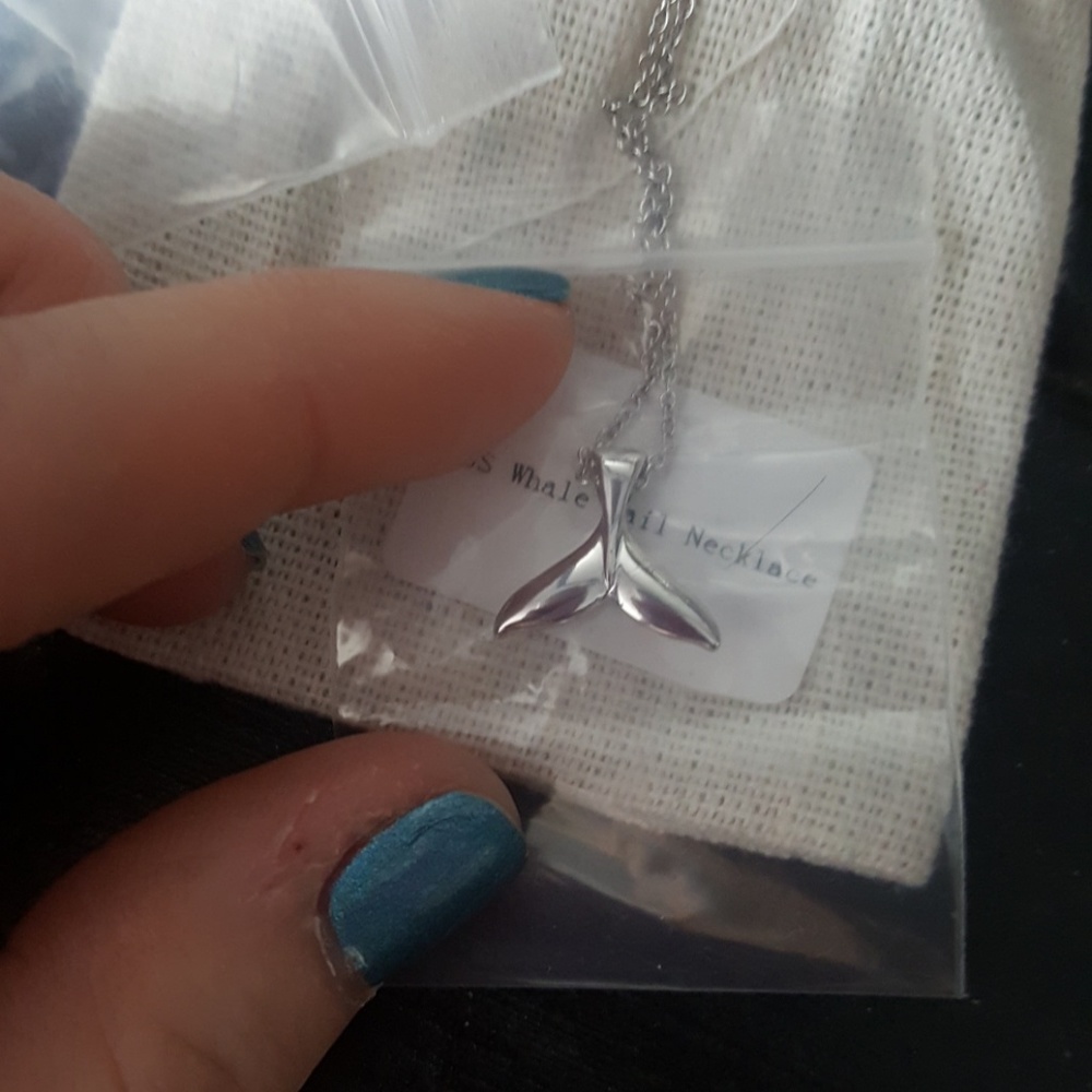 Sandcloud whale tale necklace